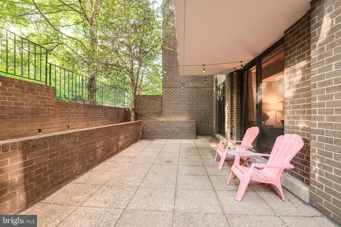 $2,200 | 1808 Old Meadow Road, Unit 215, McLean, VA 22102