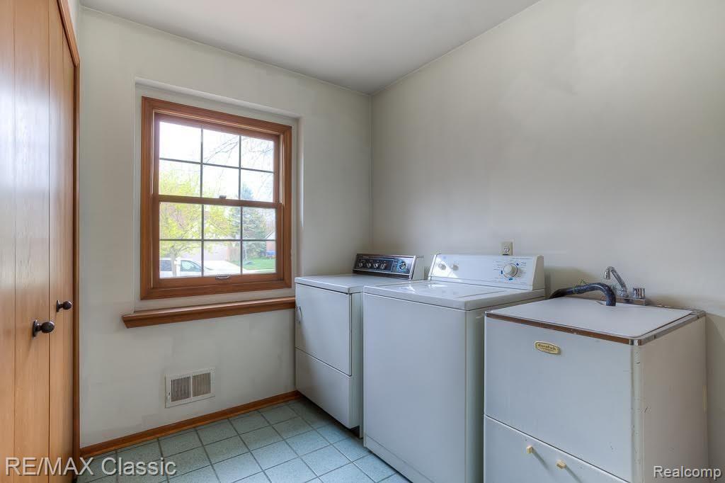 45031 Glengarry Road Canton, MI 48188 - Photo 10 of 20 glen 3 - Copy.jpg