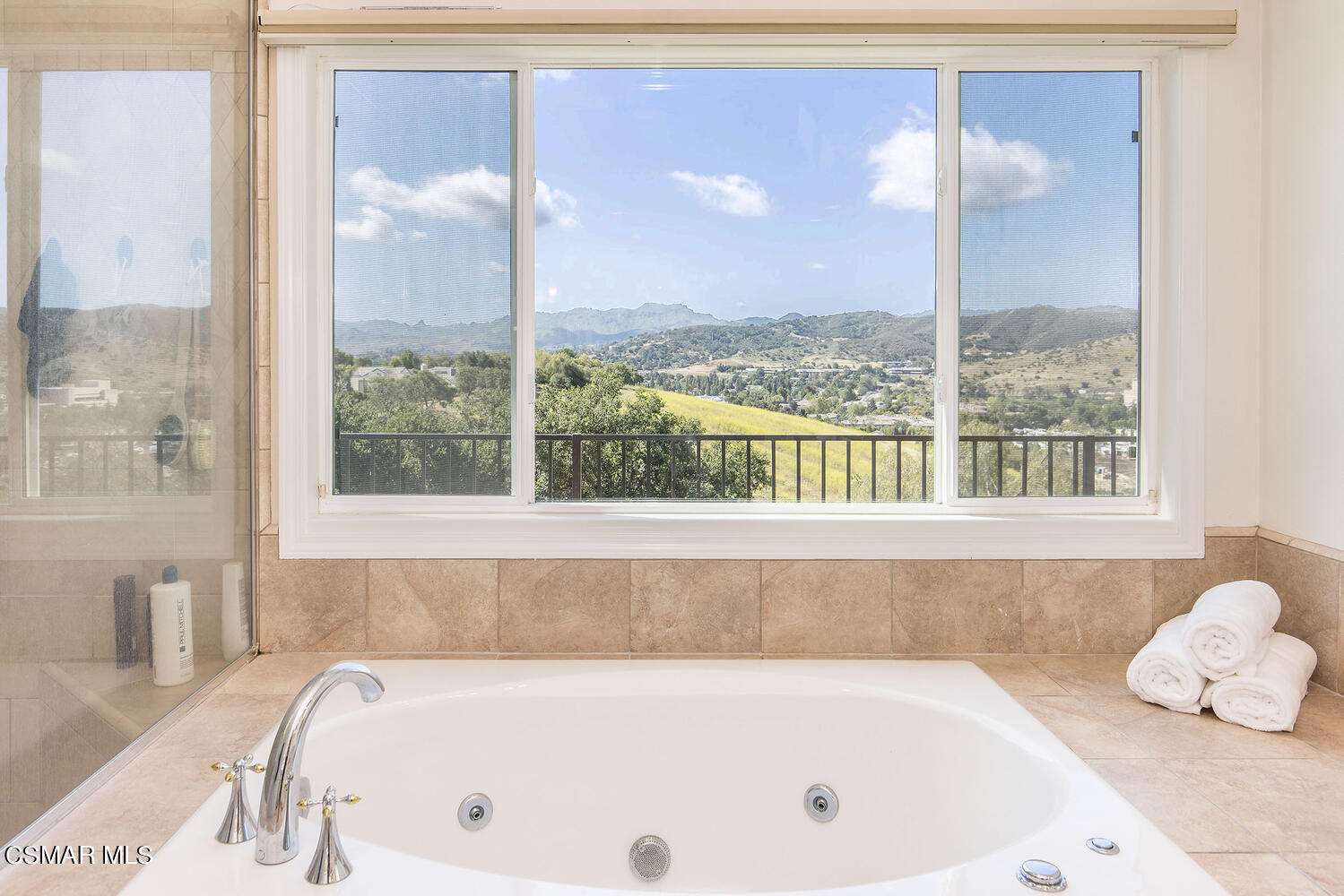 2234 Ranch View Place Thousand Oaks, CA 91362 - Photo 29 of 49 a bathroom with a bathtub and next to a window