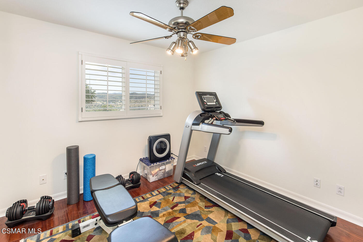 2234 Ranch View Place Thousand Oaks, CA 91362 - Photo 31 of 49 a room with furniture