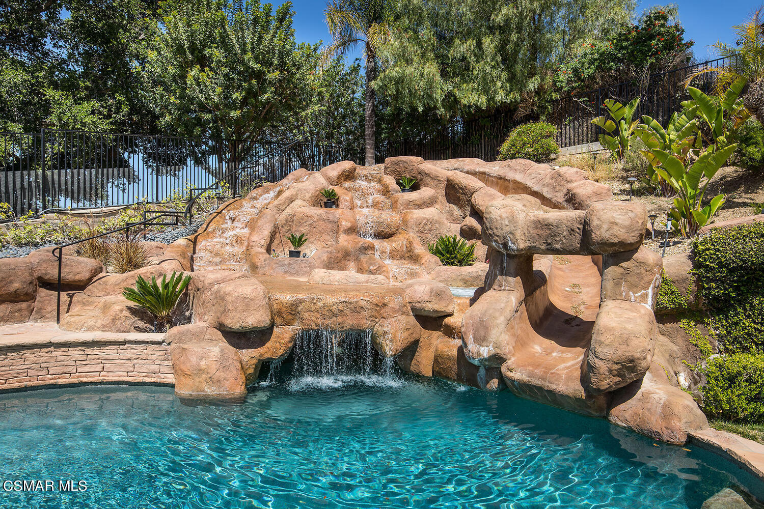 2234 Ranch View Place Thousand Oaks, CA 91362 - Photo 35 of 49 a backyard of a house with lots of green space