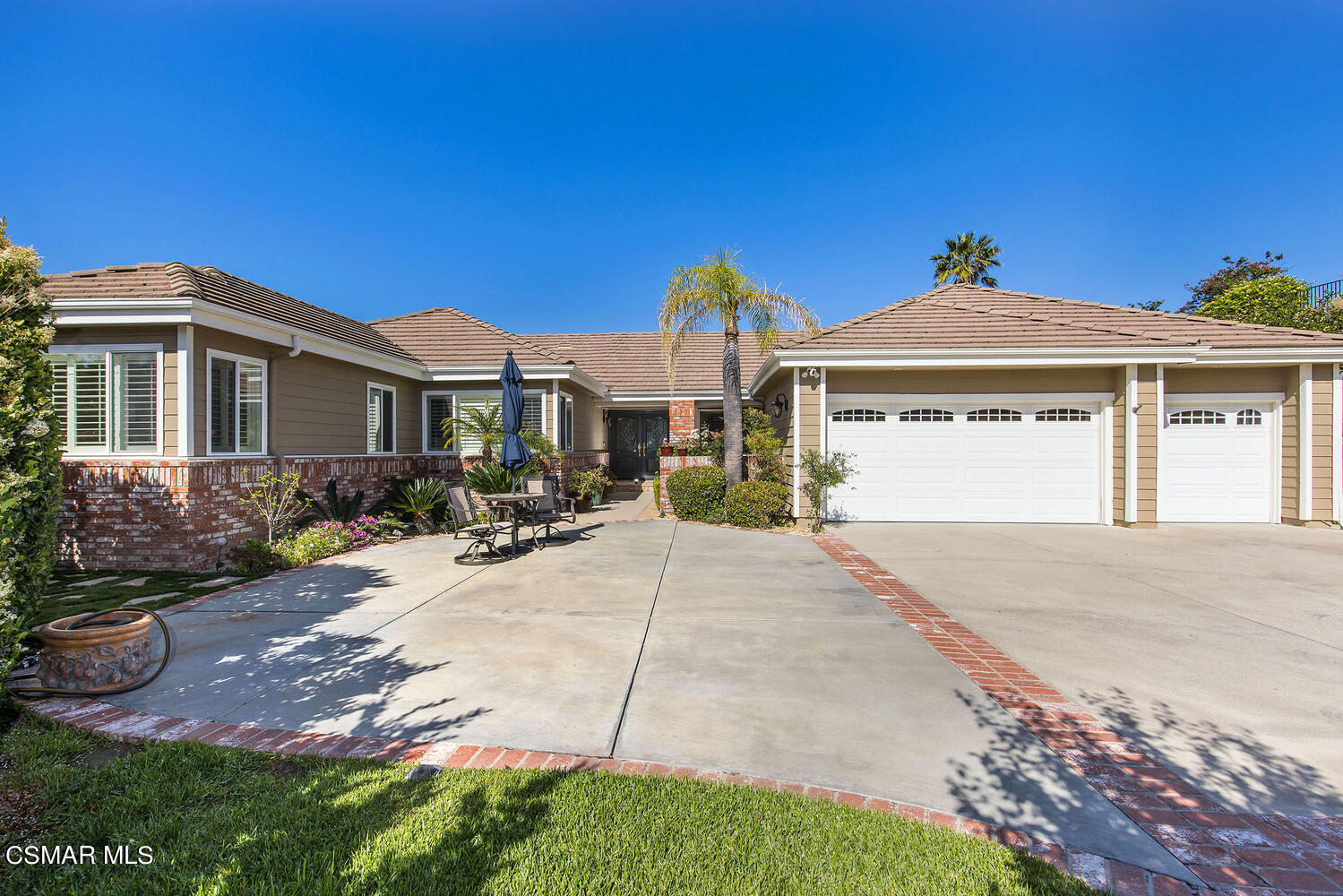 2234 Ranch View Place Thousand Oaks, CA 91362 - Photo 5 of 49 a front view of a house with a yard