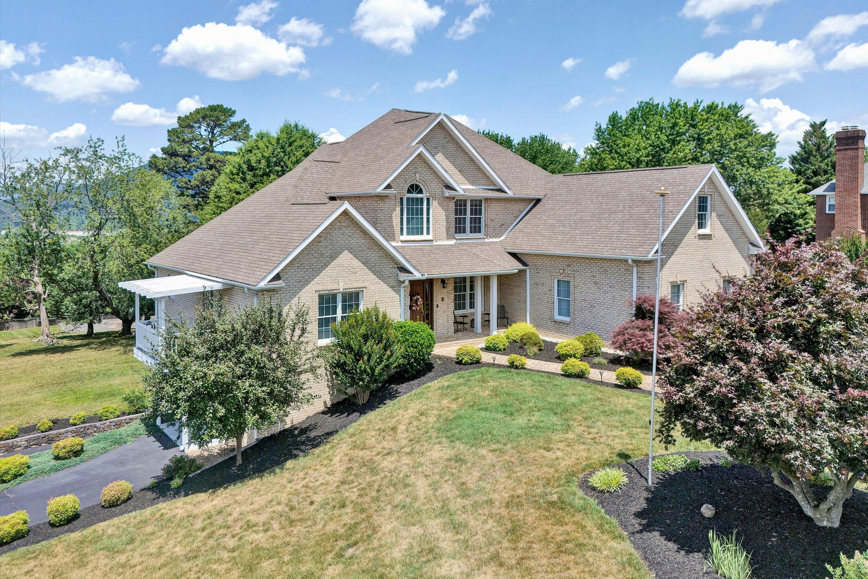 134 Stoneybrook Road Roanoke, VA 24019 - Photo 4 of 76 03-DJI_20260611130040 - Copy