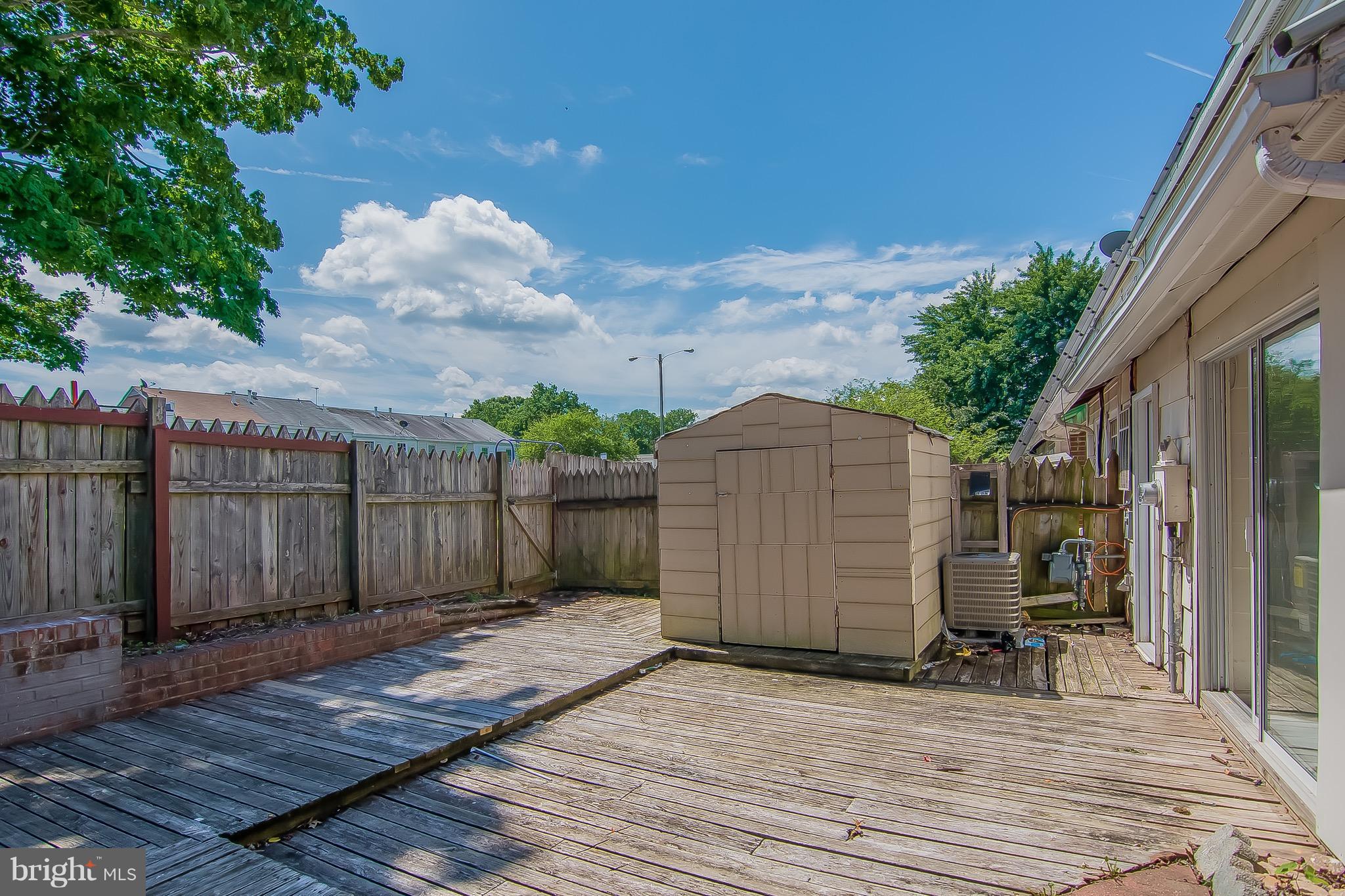 9845 Buckner Road Manassas, VA 20110 - Photo 18 of 19 a view of a backyard