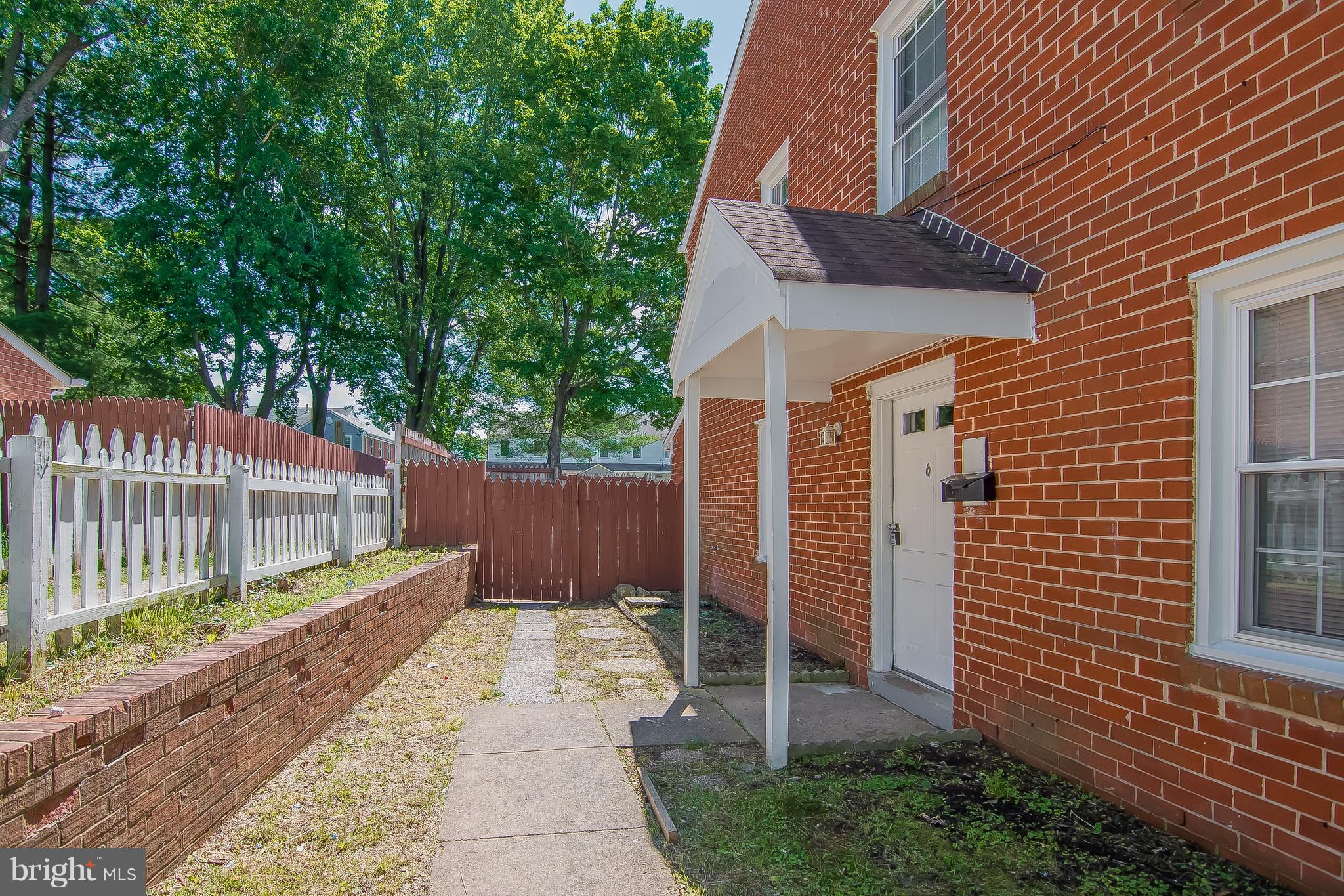 9845 Buckner Road Manassas, VA 20110 - Photo 19 of 19 a view of a pathway with a backyard