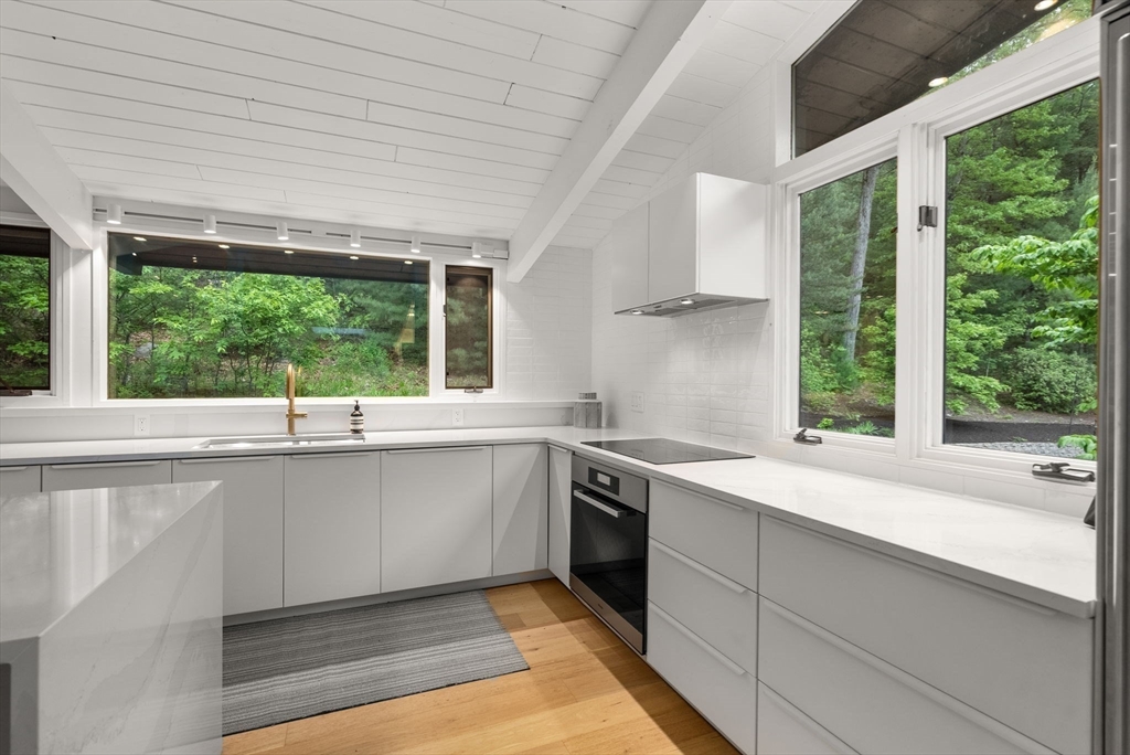 86 Myles Standish Road Weston, MA 02493 - Photo 15 of 39 Gallery Image 15