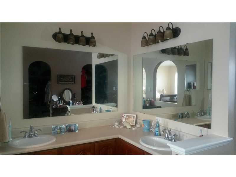 107 Stream View Court Sarver, PA 16055 - Photo 15 of 25 Master Bath/Spa.