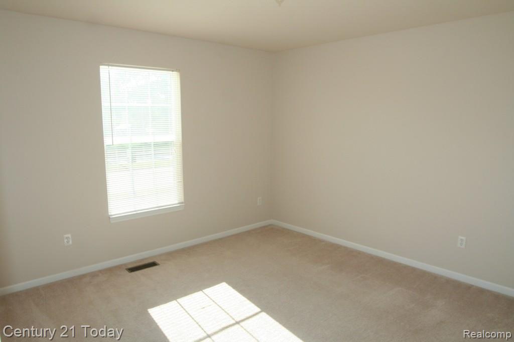 3669 Crooks Road Rochester, MI 48309 - Photo 20 of 36 BR 3.jpg