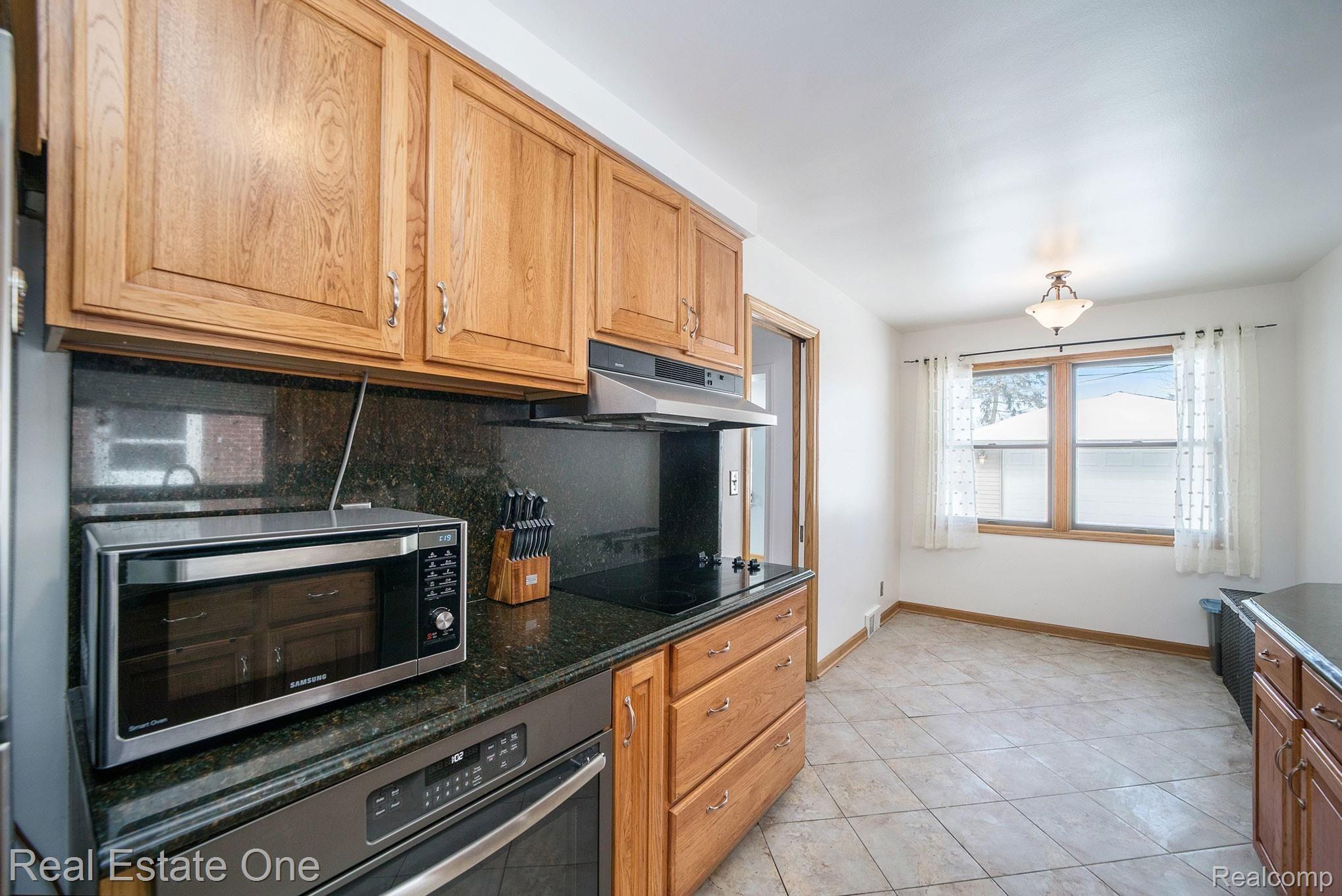 2711 Derby Road Troy, MI 48084 - Photo 4 of 26 017A7873.jpg