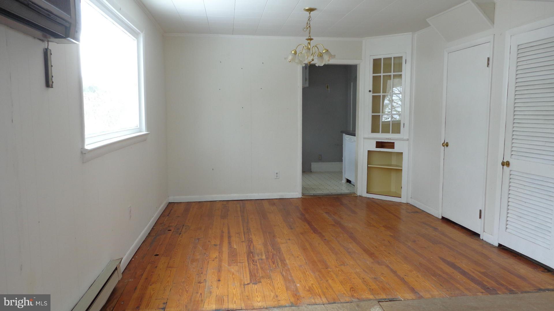 25327 Highfield Road Cascade, MD 21719 - Photo 3 of 21 Interior (General)