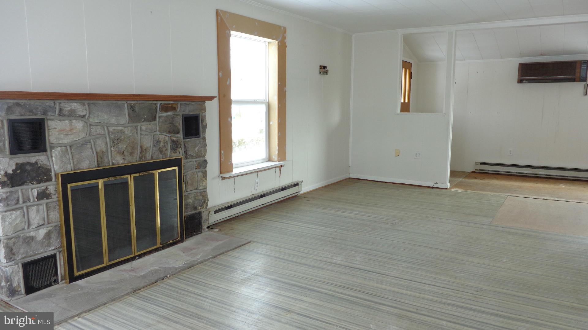 25327 Highfield Road Cascade, MD 21719 - Photo 5 of 21 Interior (General)