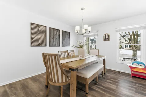 $470,000 | 2001 Madison Avenue, Gurnee, IL 60031