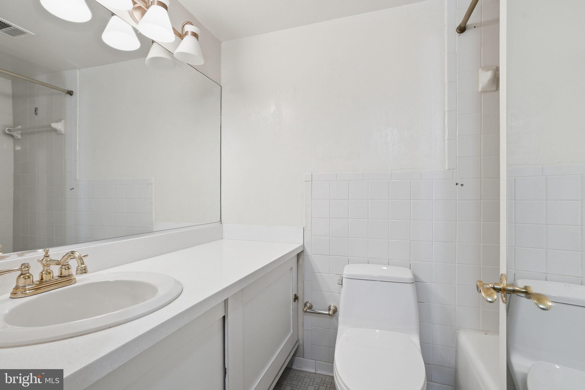 7 Slade Avenue, Unit 717 Baltimore, MD 21208 - Photo 16 of 31 Primary bathroom.