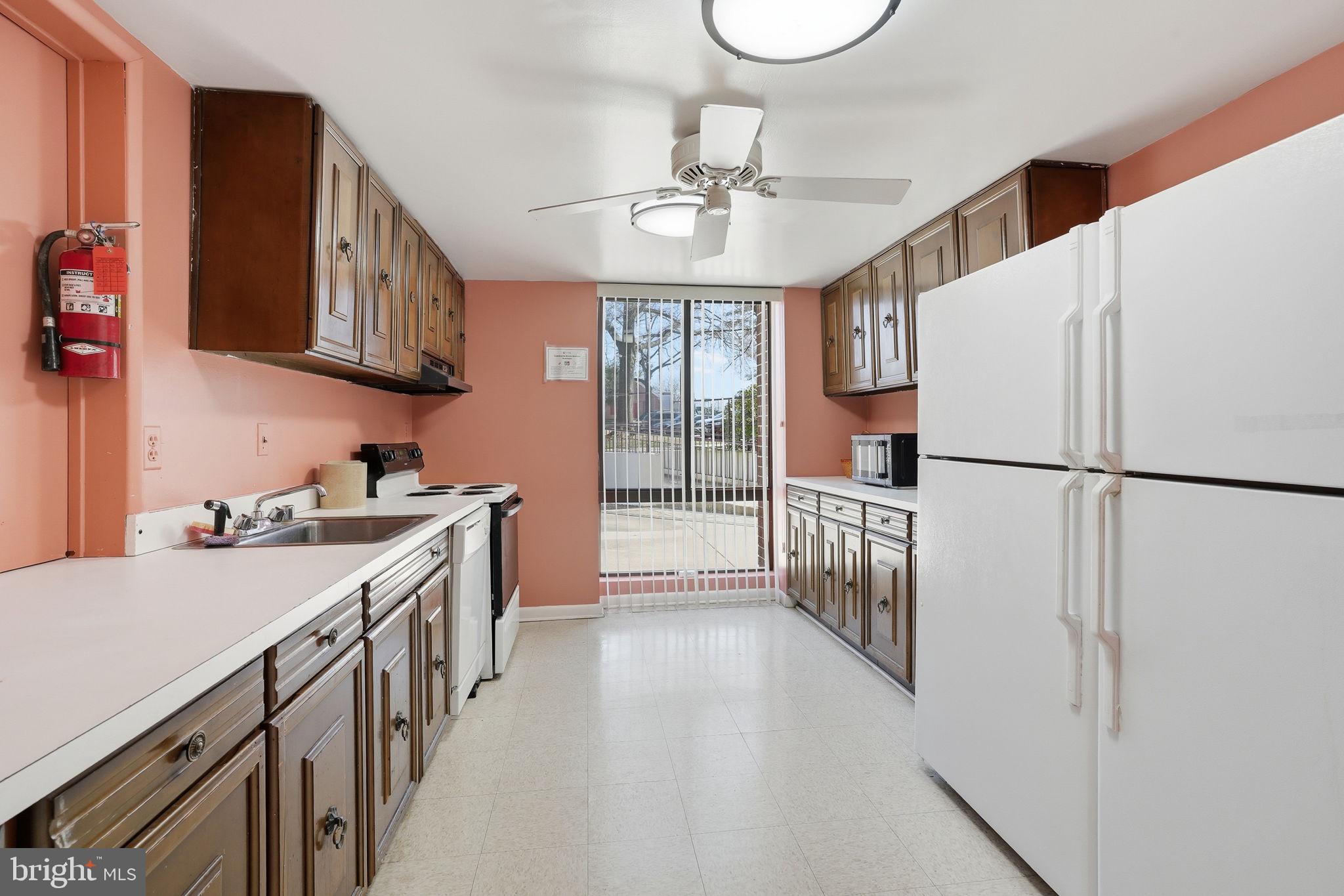 7 Slade Avenue, Unit 717 Baltimore, MD 21208 - Photo 30 of 31 Clubroom kitchen.