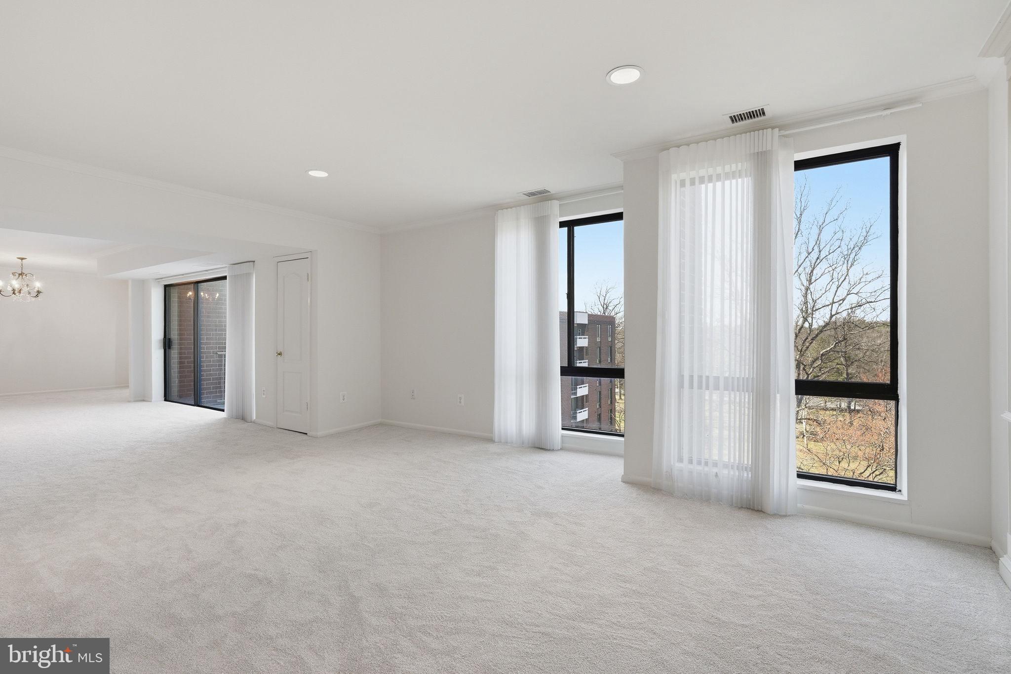 7 Slade Avenue, Unit 717 Baltimore, MD 21208 - Photo 6 of 31 Living/Dining rooms.