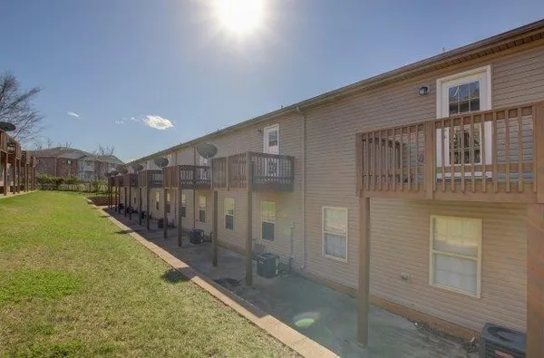$1,255 | 1718 Thistlewood Drive, Unit H, Clarksville, TN 37042
