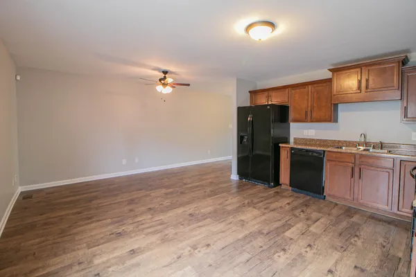 $1,255 | 1718 Thistlewood Drive, Unit H, Clarksville, TN 37042