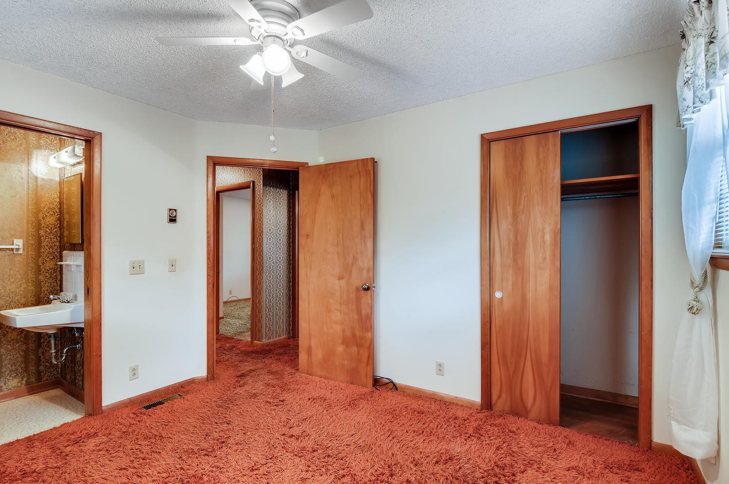 456 Rural Hill Road Nashville, TN 37217 - Photo 13 of 28 an empty room with closet and a chandelier fan