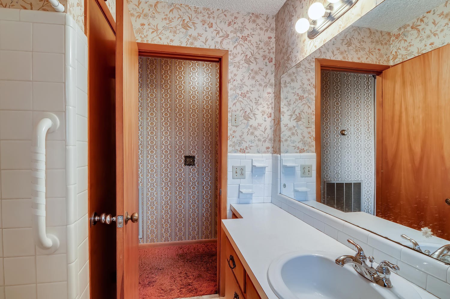 456 Rural Hill Road Nashville, TN 37217 - Photo 19 of 28 a bathroom with a tub and a sink