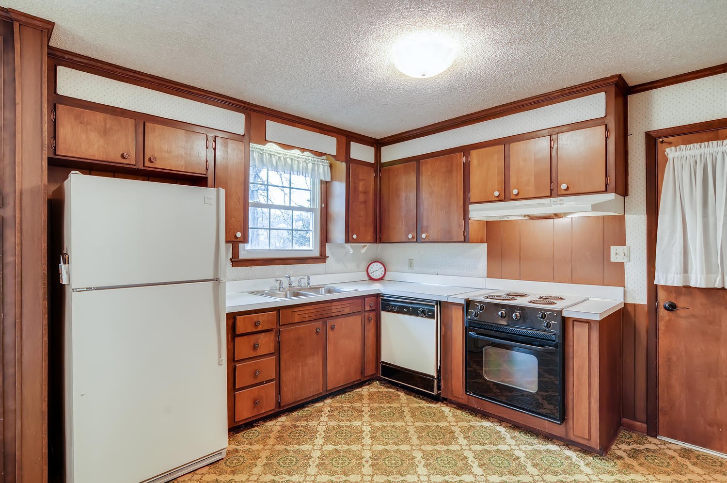 456 Rural Hill Road Nashville, TN 37217 - Photo 6 of 28 a kitchen with stainless steel appliances granite countertop a stove a refrigerator and a microwave