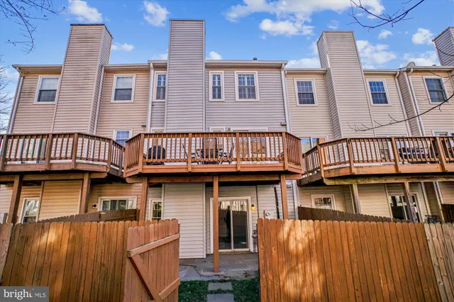 $675,000 | 12316 Field Lark Court, Fairfax, VA 22033