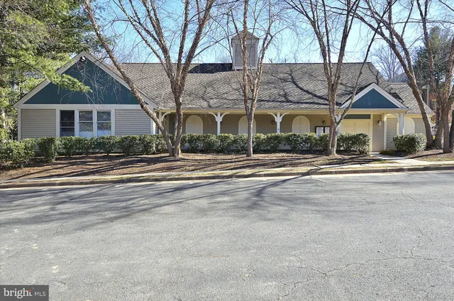 $675,000 | 12316 Field Lark Court, Fairfax, VA 22033