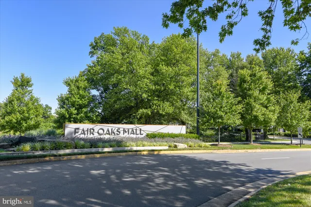 $675,000 | 12316 Field Lark Court, Fairfax, VA 22033