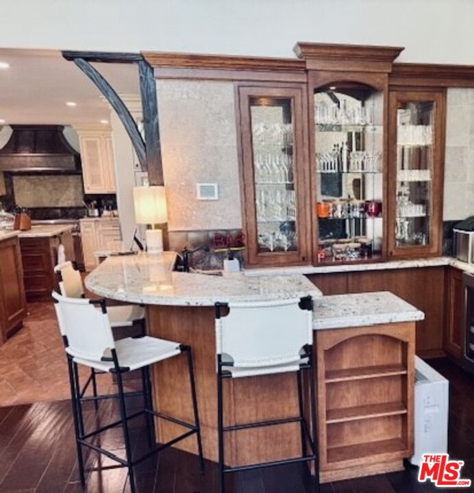 530 Hawthorn Road Sacramento, CA 95864 - Photo 9 of 23 a kitchen with a table chairs and a wooden floor