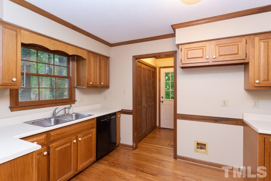 6917 Sandringham Drive Raleigh, NC 27613 - Photo 4 of 25 High quality raised panel cabinets Bosch dishwasher! Lots of cabinet space.