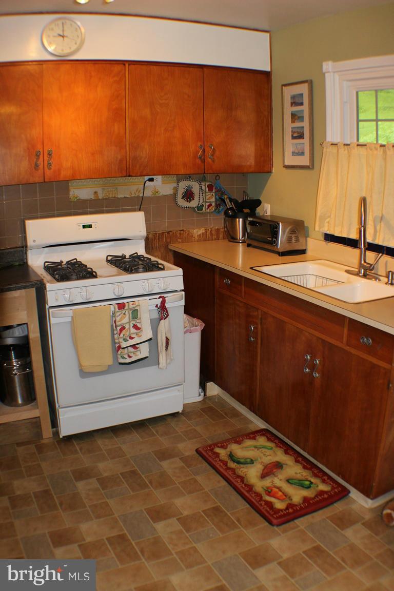 5922 Old Washington Road Elkridge, MD 21075 - Photo 2 of 10 Kitchen
