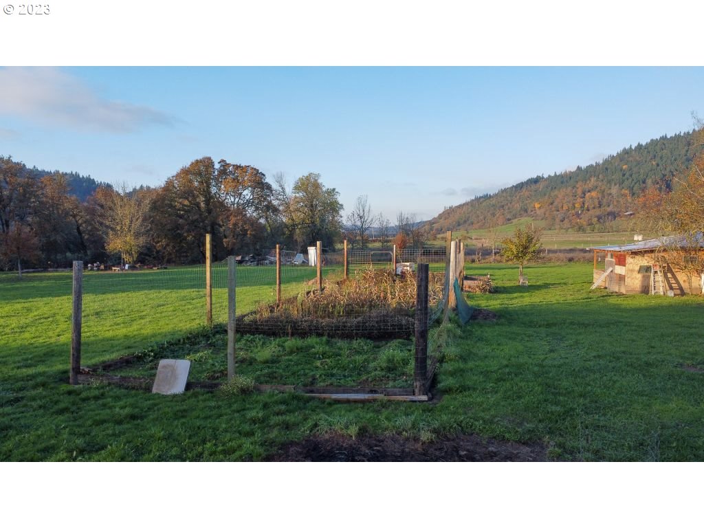 350 Deady Crossing Road Sutherlin, OR 97479 - Photo 19 of 47 a view of a park