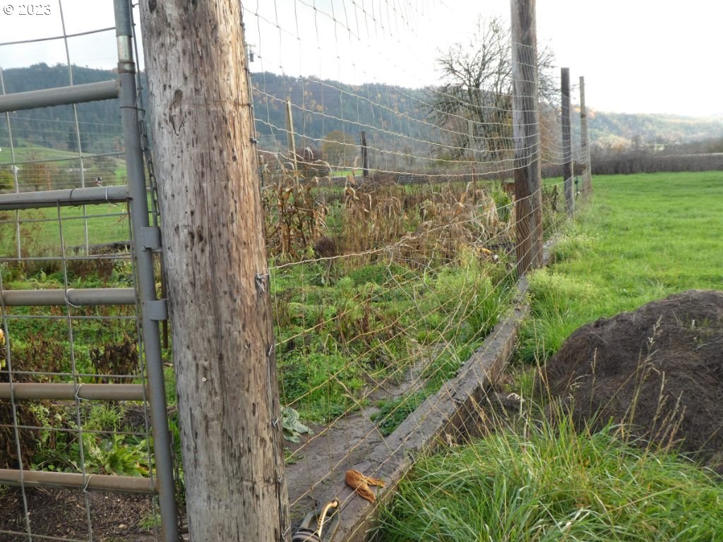 350 Deady Crossing Road Sutherlin, OR 97479 - Photo 20 of 47 a view of a garden