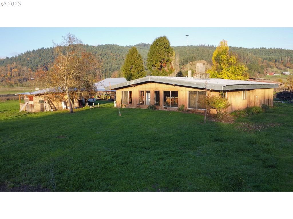 350 Deady Crossing Road Sutherlin, OR 97479 - Photo 5 of 47 a black and white photo of a big yard