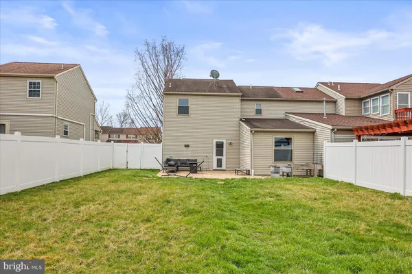 $215,000 | 3307 Glen Hollow Drive, Dover, PA 17315