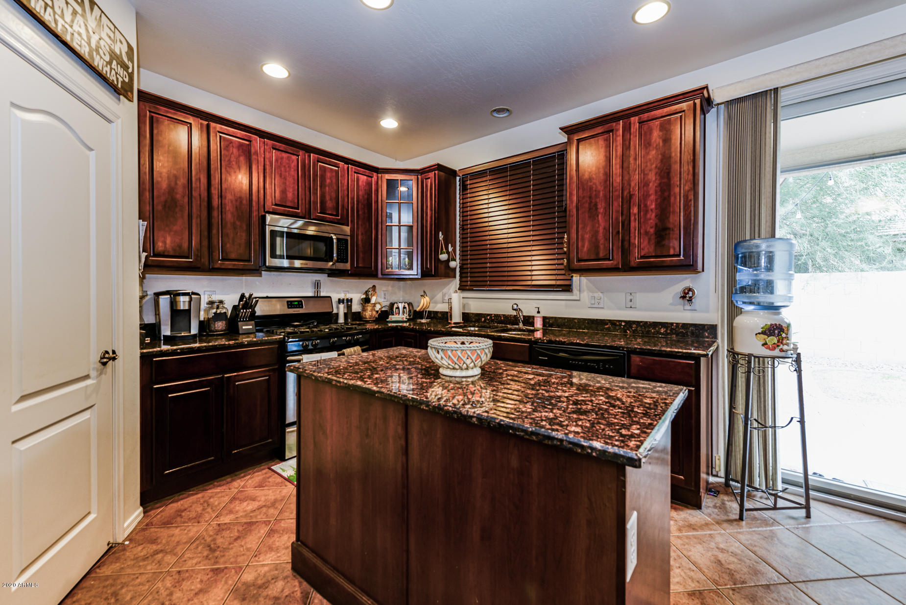 2311 East Pecan Road Phoenix, AZ 85040 - Photo 4 of 24 2311 E Pecan-7