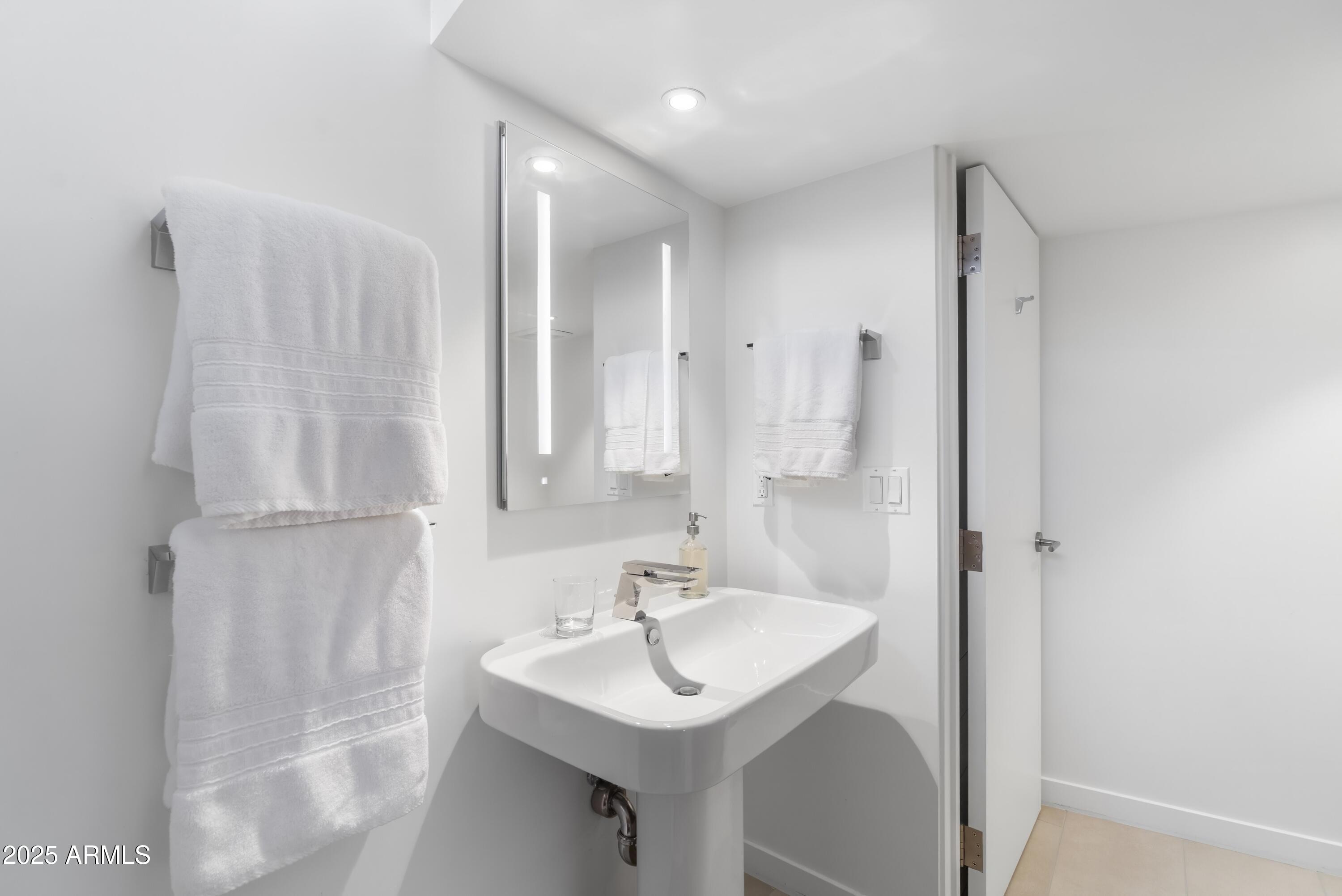 7915 East Primrose Path Carefree, AZ 85377 - Photo 23 of 46 2nd Primary Bath