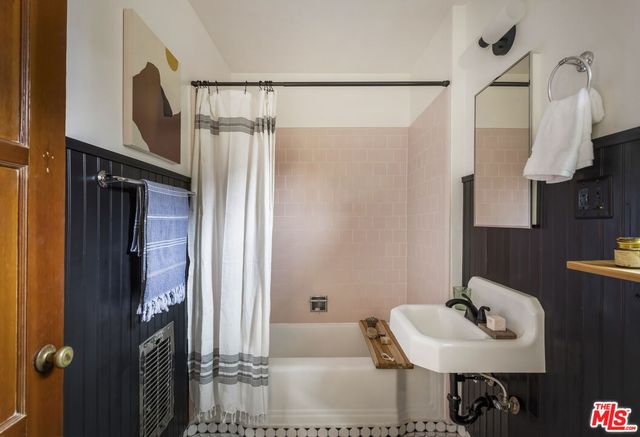 $1,583,000 | 1525 Carmona Avenue, Los Angeles, CA 90019