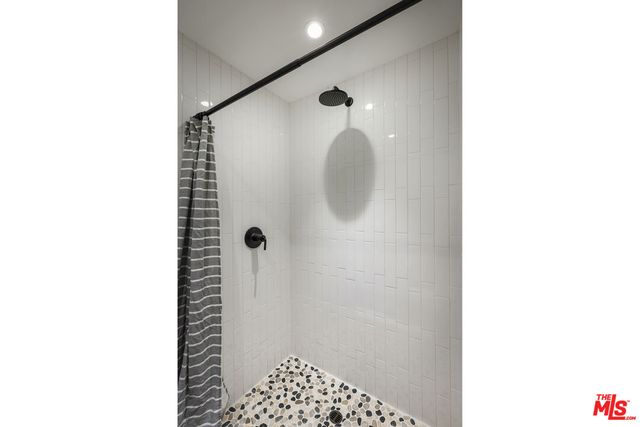 $1,583,000 | 1525 Carmona Avenue, Los Angeles, CA 90019