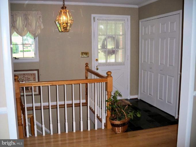 3925 Hawthorne Road Ellicott City, MD 21042 - Photo 4 of 28 Entrance / Foyer