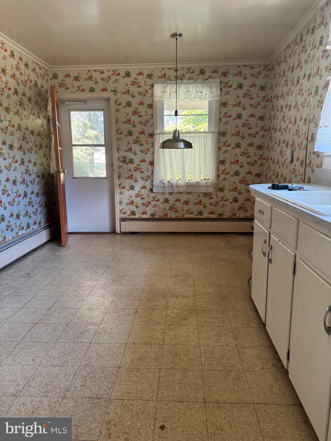 217 Sidney Road Pittstown, NJ 08867 - Photo 6 of 32