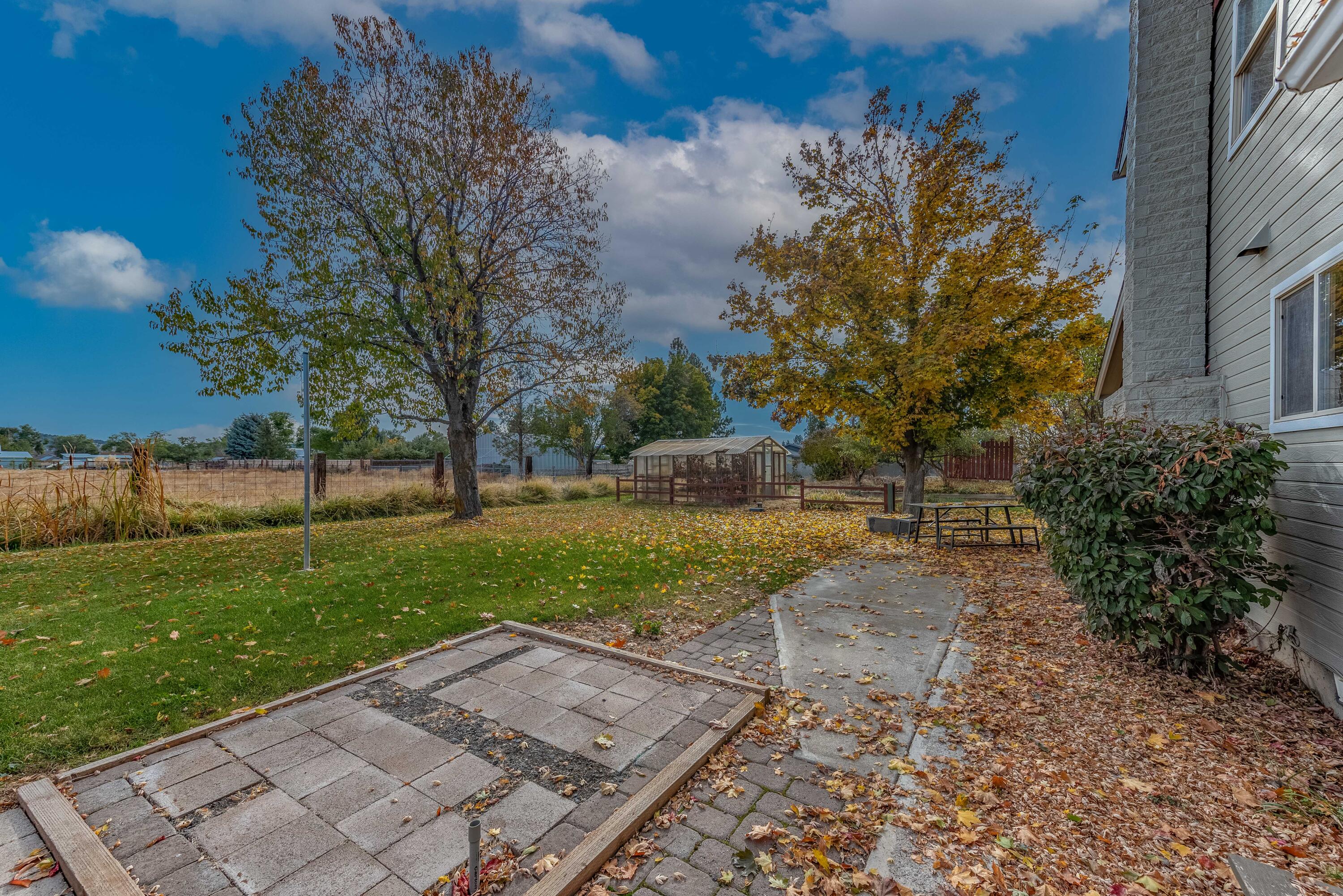 544 Apollo Road Prineville, OR 97754 - Photo 18 of 51 side yard