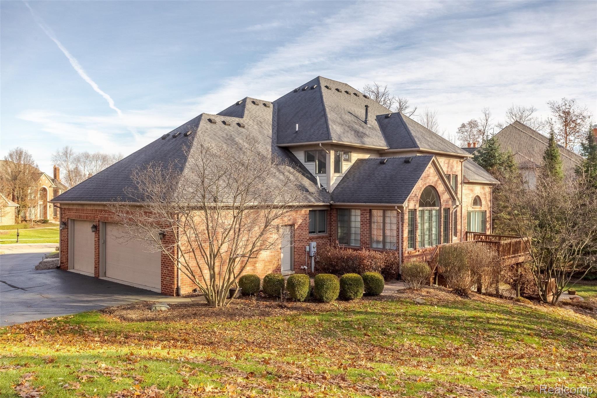 701 Wellington Circle Rochester, MI 48309 - Photo 10 of 54 Exteriors-6.jpg