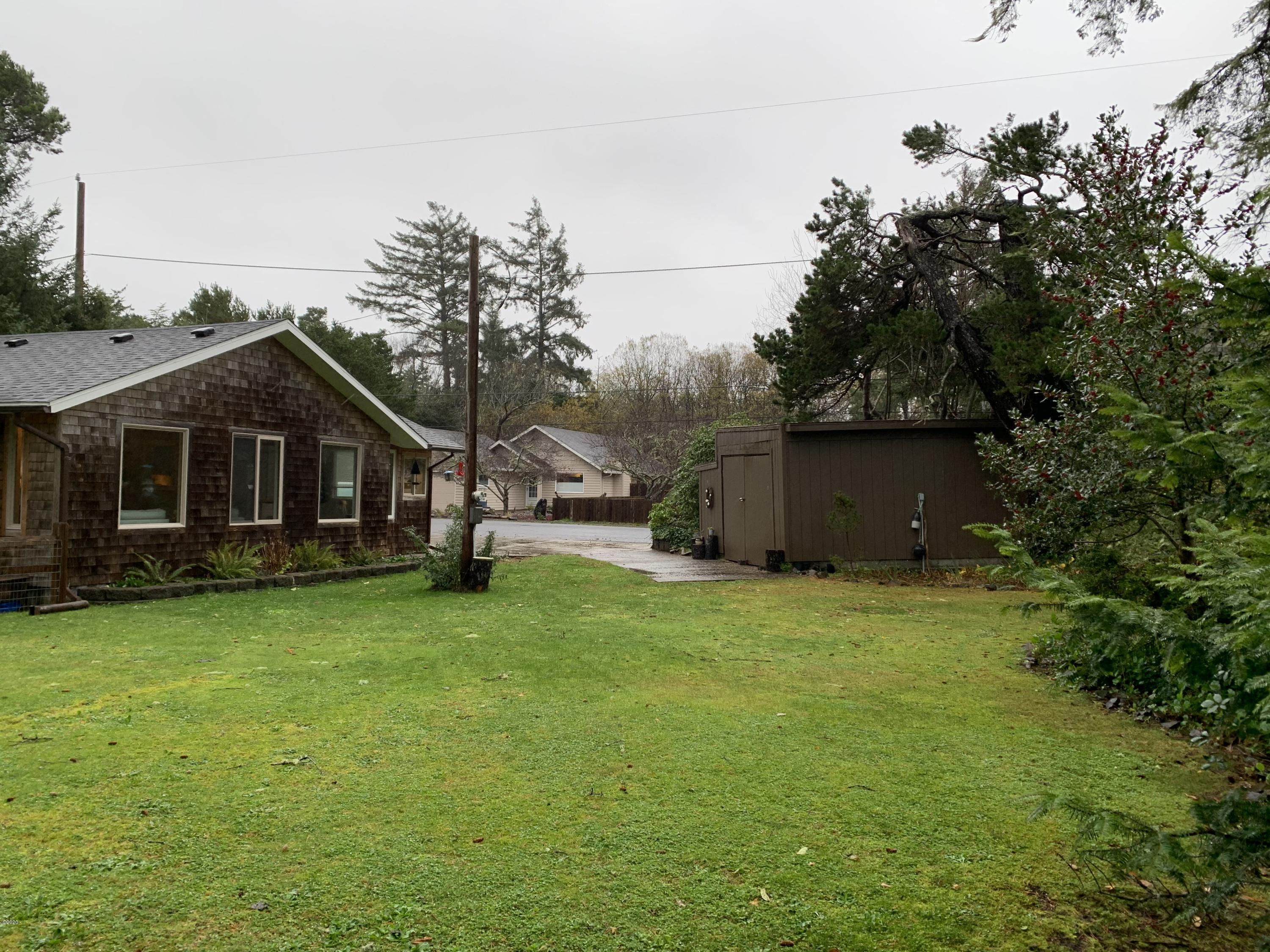 6835 Southwest Inlet Avenue Lincoln City, OR 97367 - Photo 37 of 48 Side yard