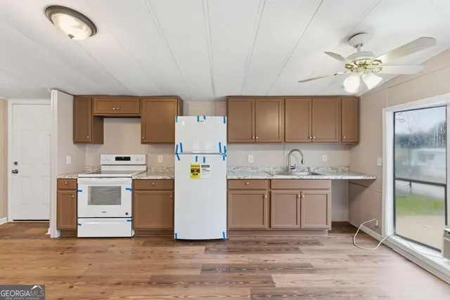 a view of a back yard with a white house