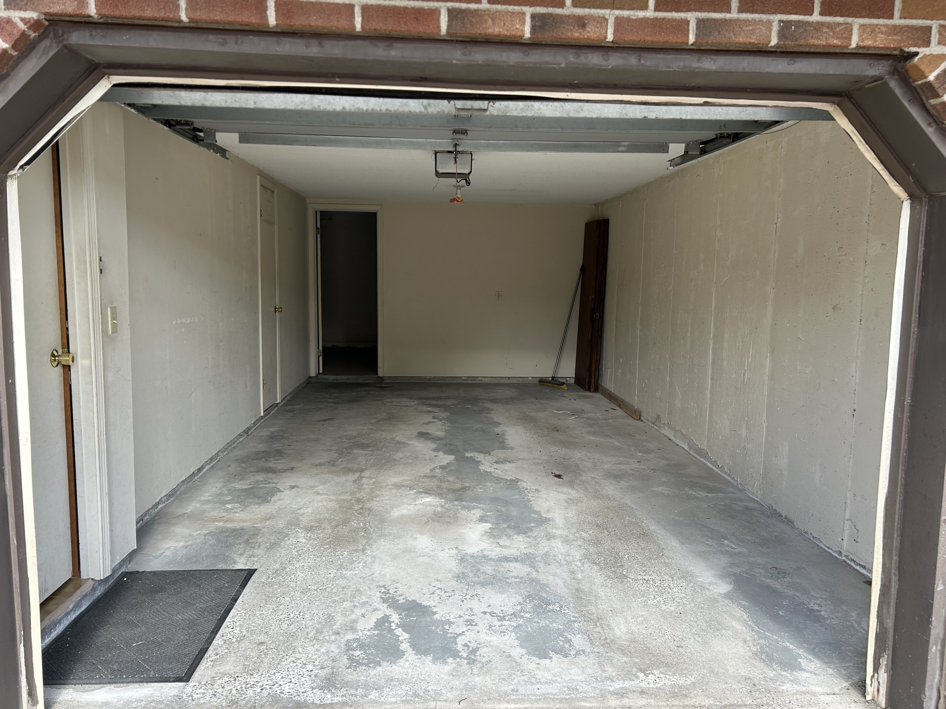 329 Scott Road, Unit B8 Waterbury, CT 06705 - Photo 5 of 16