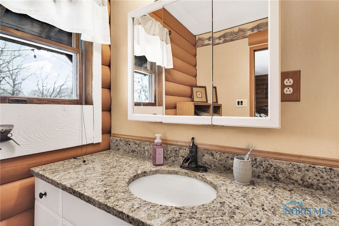 2525 King Road Toledo, OH 43617 - Photo 20 of 50 Primary En Suite
