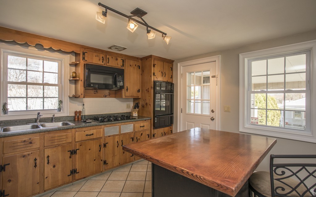 46 Redwood Road Somerset, MA 02726 - Photo 3 of 13 Gallery Image 3