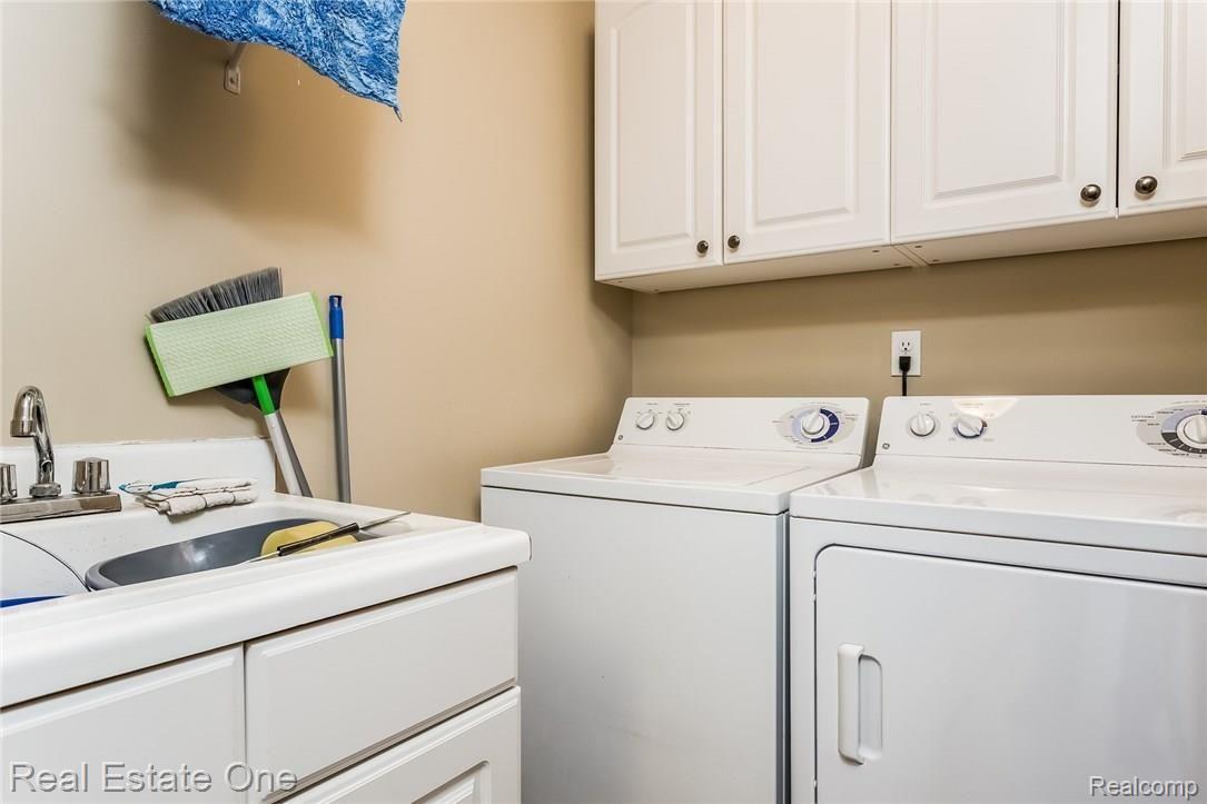 3635 Tremonte Circle, Unit 251 Rochester, MI 48306 - Photo 21 of 38 021-Laundry_Room-2411531-medium.jpg