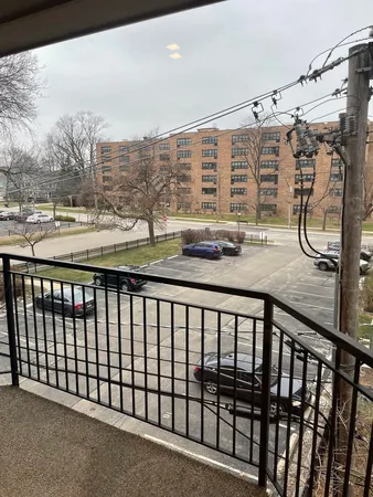 $2,400 | 1 North Chestnut Avenue, Unit 1E, Arlington Heights, IL 60005