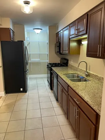 $2,400 | 1 North Chestnut Avenue, Unit 1E, Arlington Heights, IL 60005